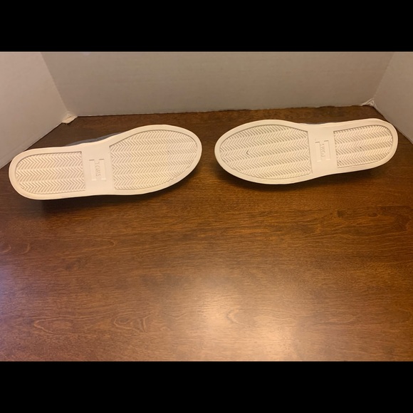 Toms men’s  light blue canvas shoes size 9.5